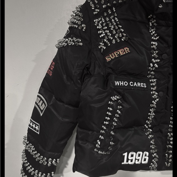 ACDC SPIKED PATCH PUFFER COAT IN BLACK NWT - Picture 15 of 16